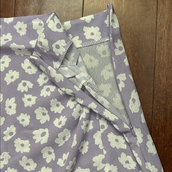 Princess Polly Lavender Floral A-Line Skirt with Cute Button Detail, Size 0 - Picture 5 of 12